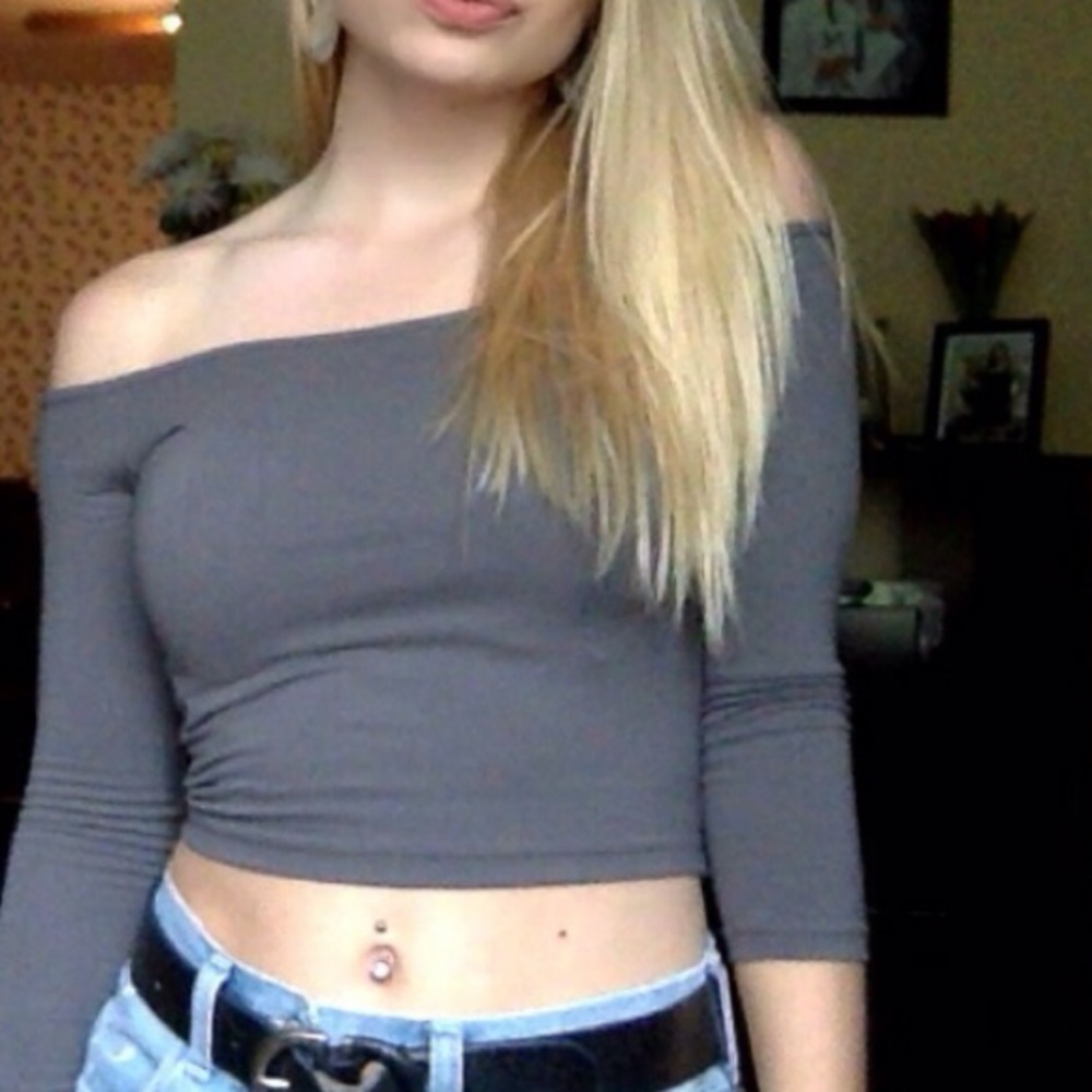 Hollister off the shoulder crop top XS